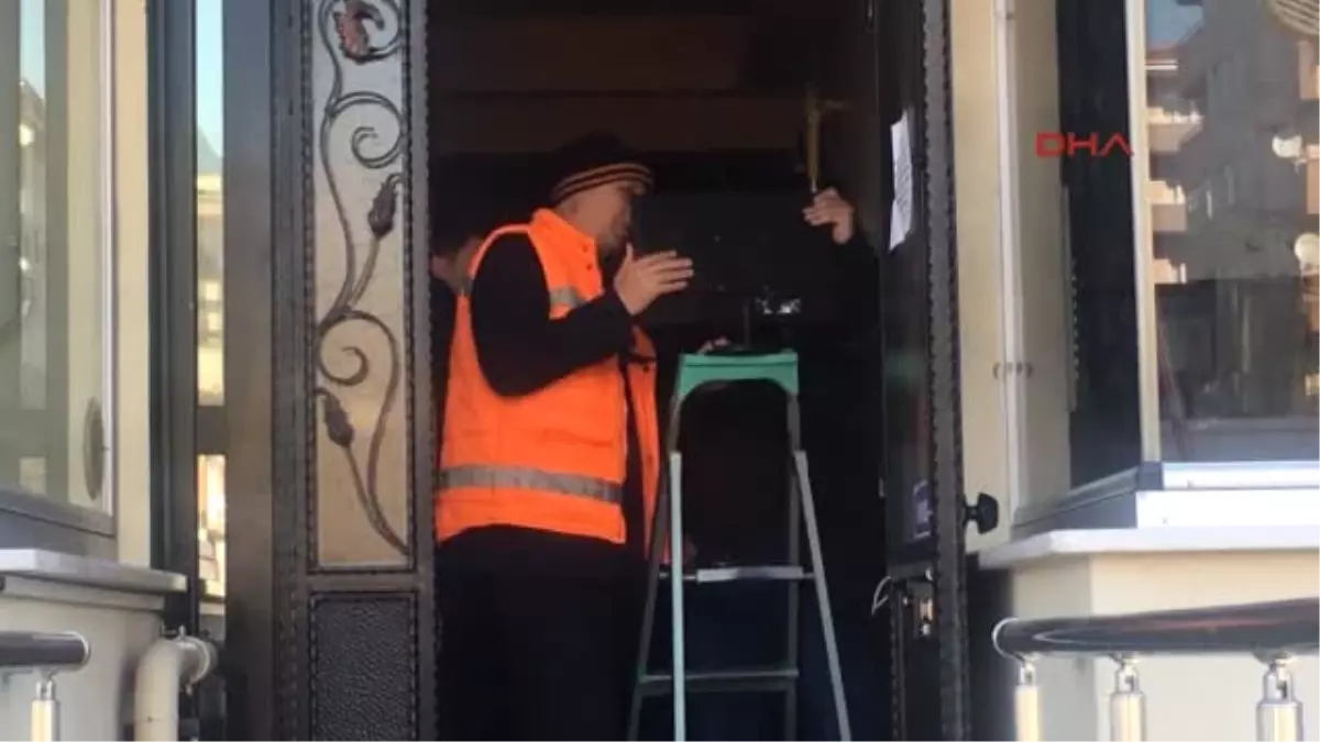Bıçakladı, Tacize Uğradığını İddia Etti