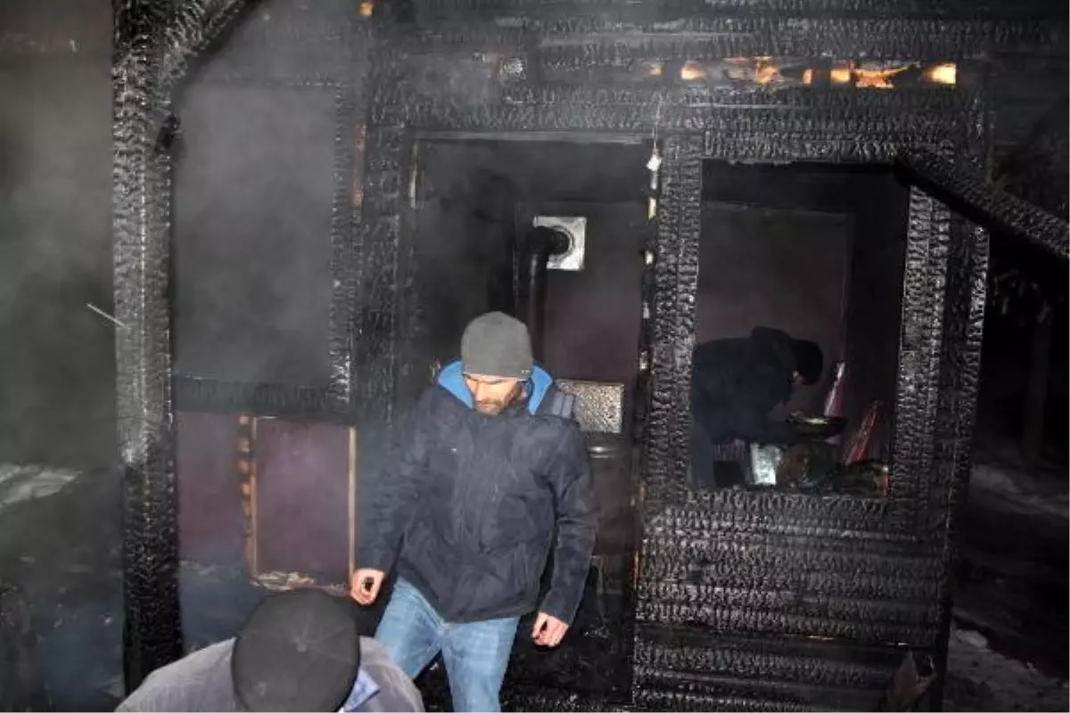 Dha Yurt - Türbede Yöresel Ürün Satılan 8 Dükkan Yandı