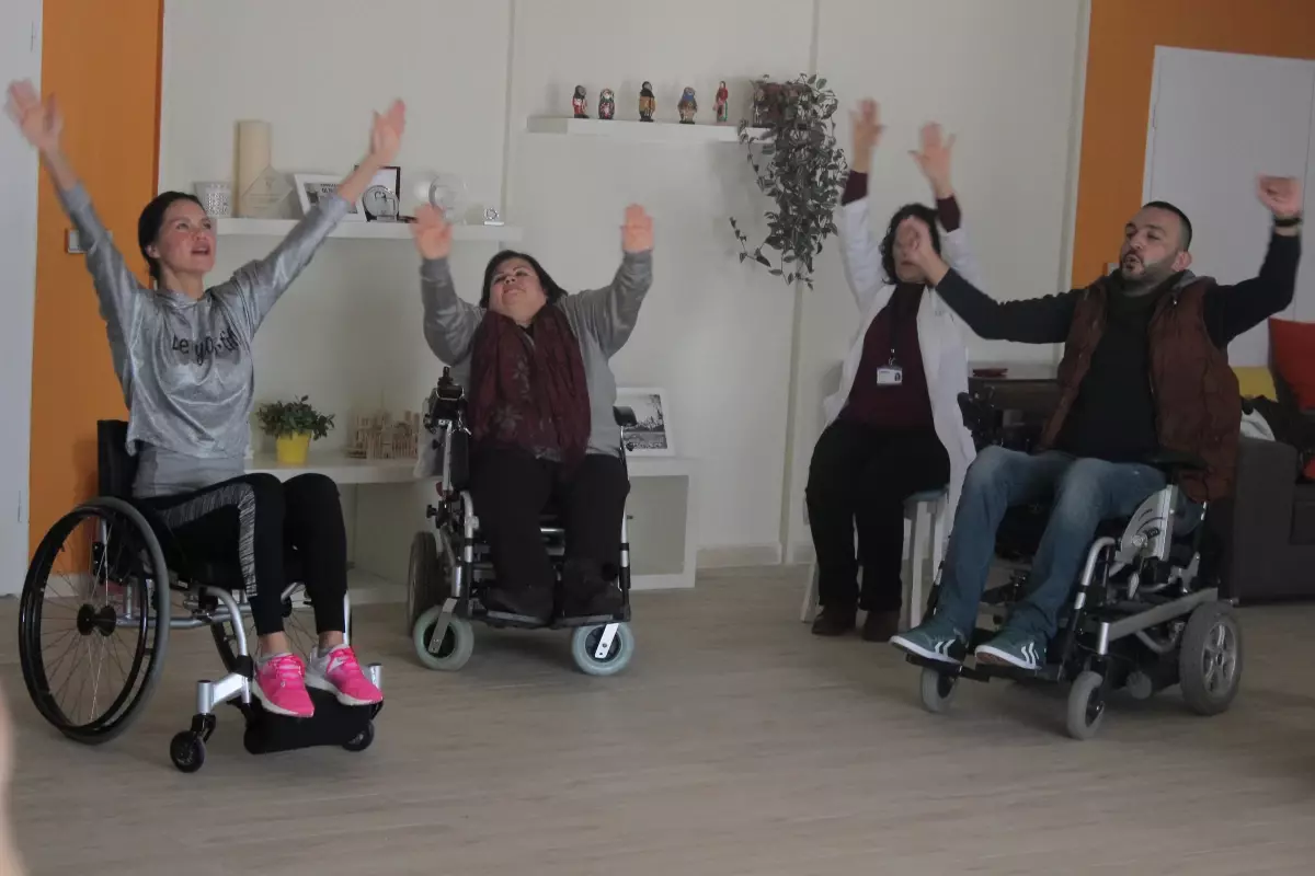 Ebru Salli Engellilerle Pilates Bulusmalarina Devam Ediyor
