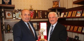 Emekli Vali İngenç Başkan Arslan'ı Ziyaret Etti