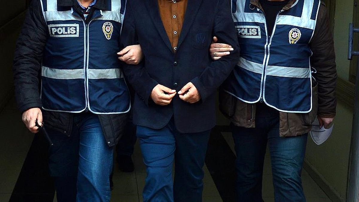 FETÖ'cüleri Tutuklayan Hakim, FETÖ'den Gözaltına Alındı