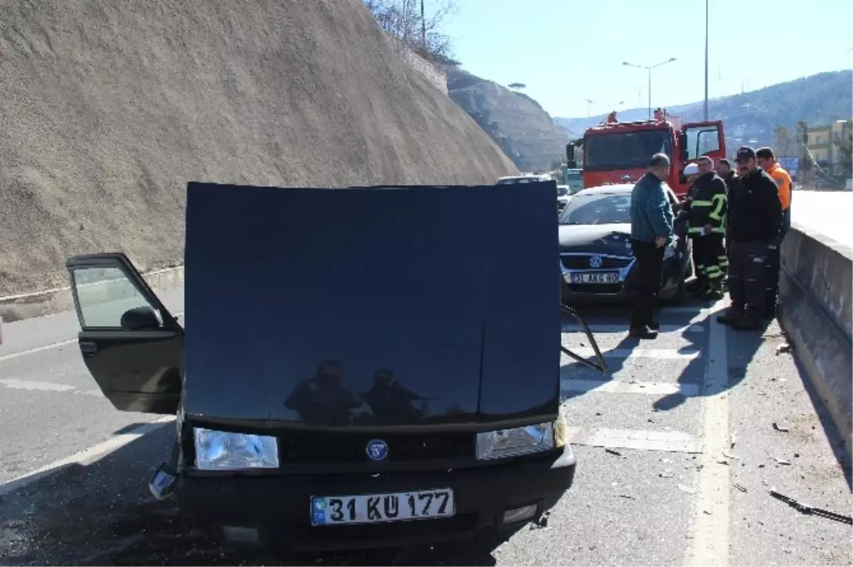 Hatay'da Trafik Kazası: 4 Yaralı