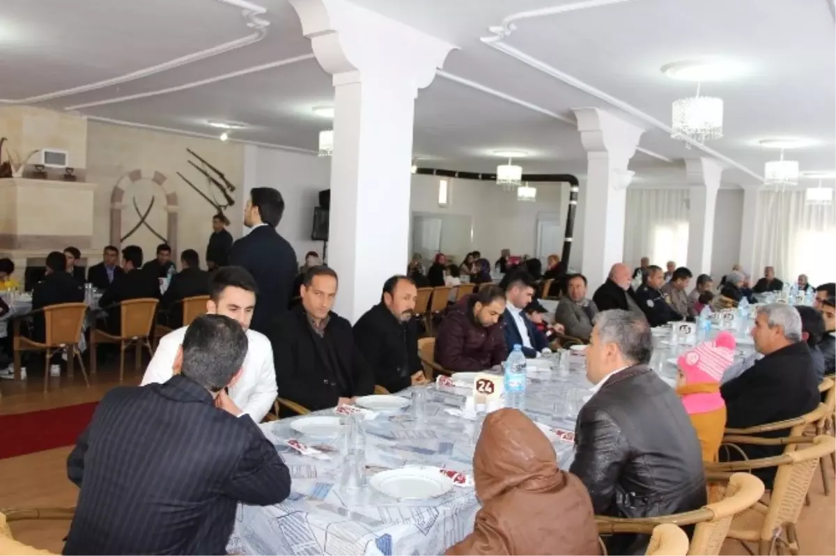 Kahta'da, Şehit Yakını Öğrencilere Bilgisayara ve Tablet
