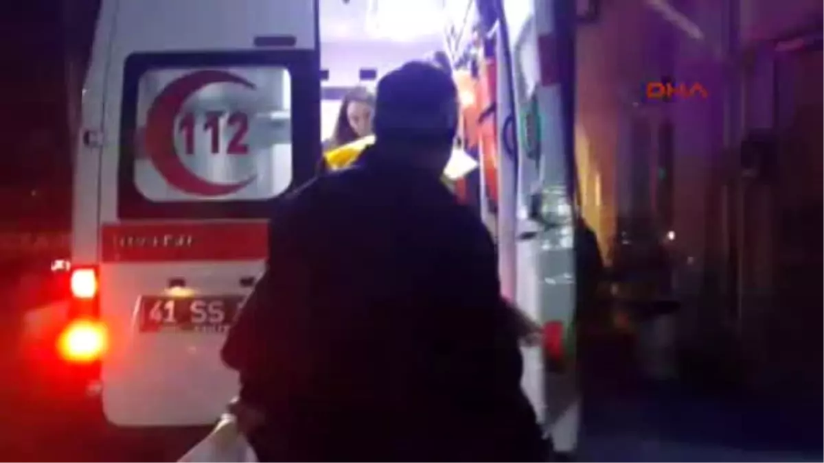 Kocaeli - Yol Verme Kavgasında Bacaklarından Vurdu