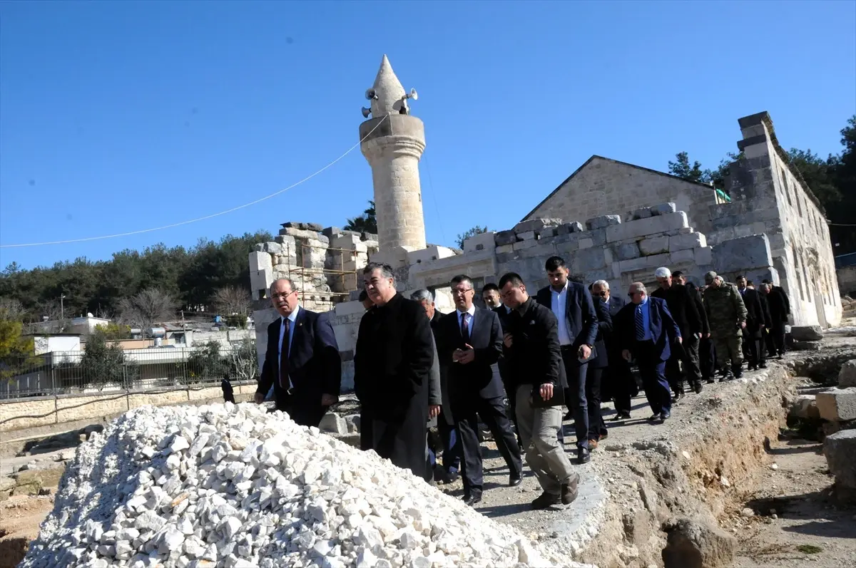 Osmaniye'de Tarihi Ala Cami'de Restorasyon Çalışmaları