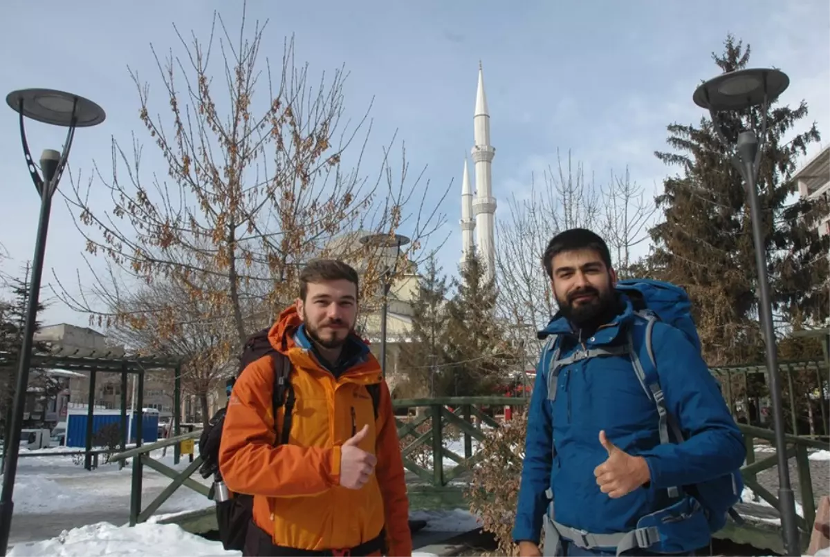 Otostop Çekerek 2 Yılda 60 İl, 4 Ülke Gezdiler