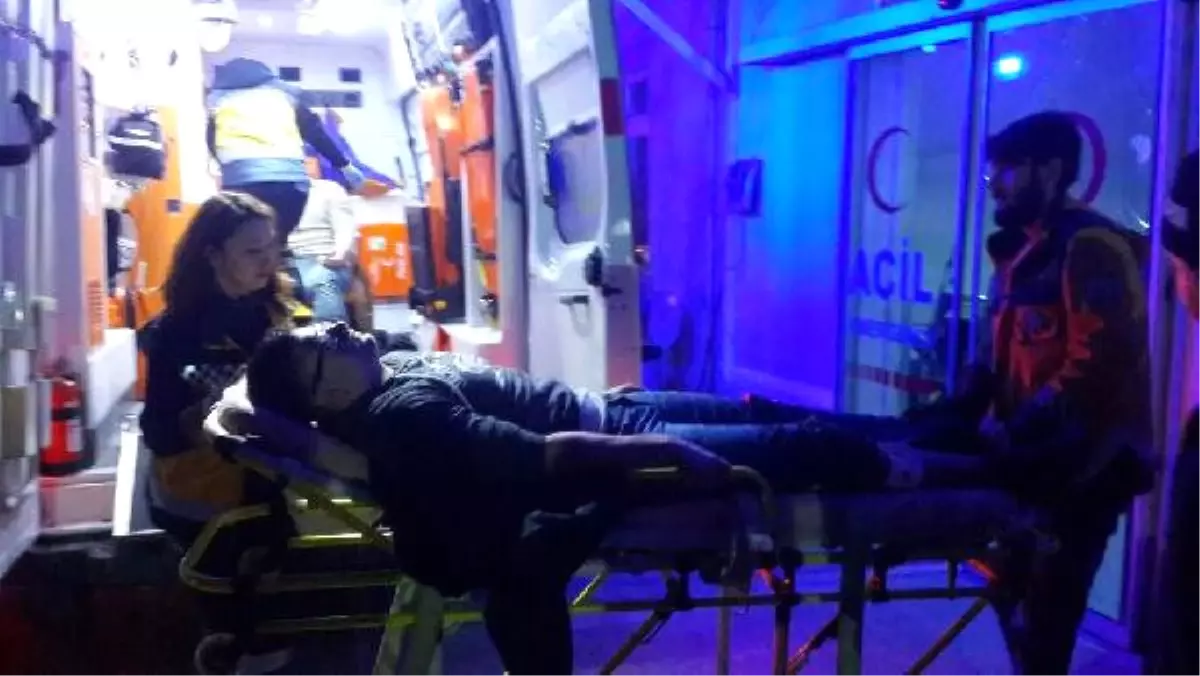 Yol Verme Kavgasında Bacaklarından Vurdu