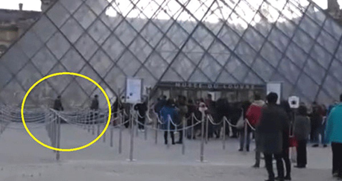 Louvre Müzesi'nde Korku Dolu Dakikalar! Çantayla Girmeye Çalışan Kişi Vuruldu