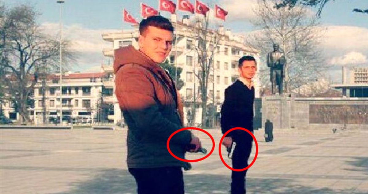 Silahlı Referandum Paylaşımı Yapan Gençler Serbest