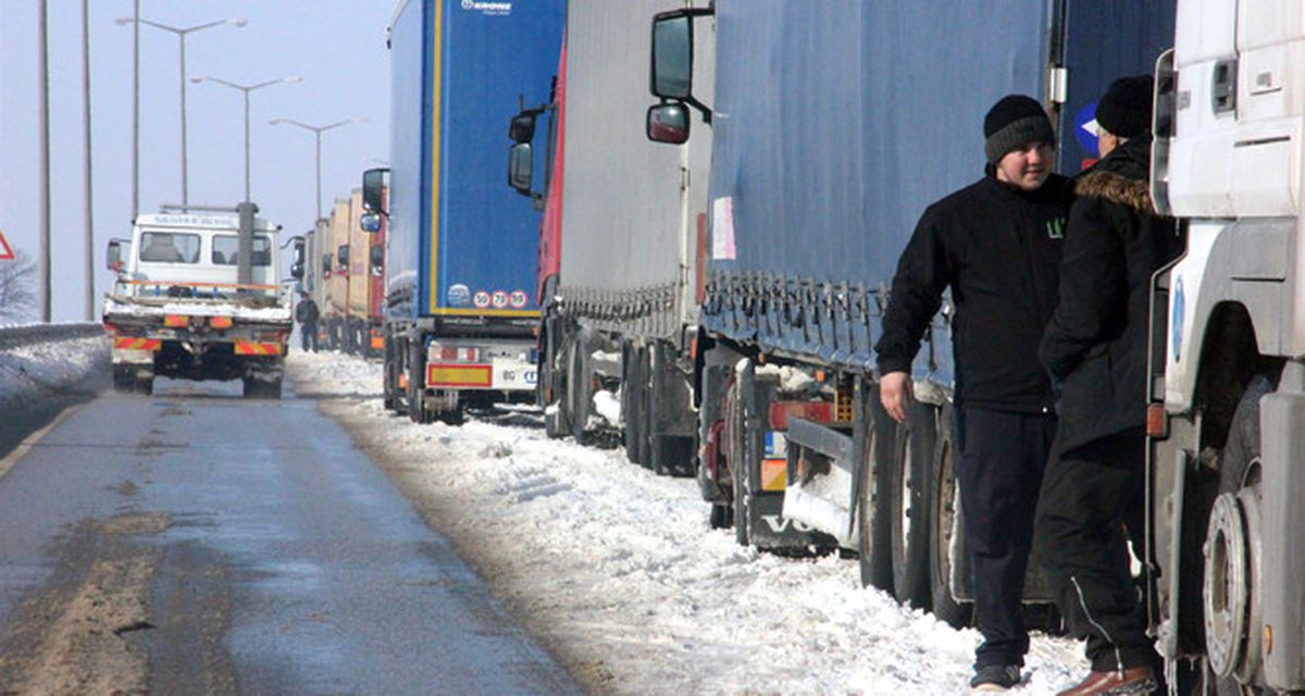 Dereköy Sınır Kapısı'ndan Giriş Çıkışlar Azaldı