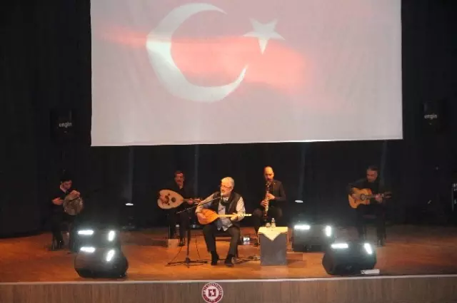 Elazığ'da 'Şehitlere Saygı Konseri' Elazığ'da 'Şehitlere Saygı Konseri'