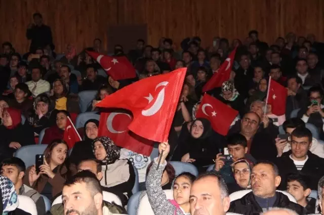Elazığ'da 'Şehitlere Saygı Konseri' Elazığ'da 'Şehitlere Saygı Konseri'