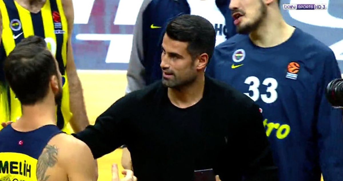 Galatasaraylı Taraftarlar, Volkan Demirel ve Melih Mahmutoğlu'na Küfür Etti