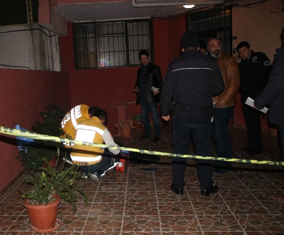 Sevgilisinden Ayrılan Kadın Balkondan Atlayarak İntihar Etti
