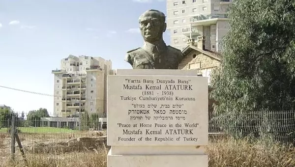Hapoel Beer Şeva'da Atatürk Büstü