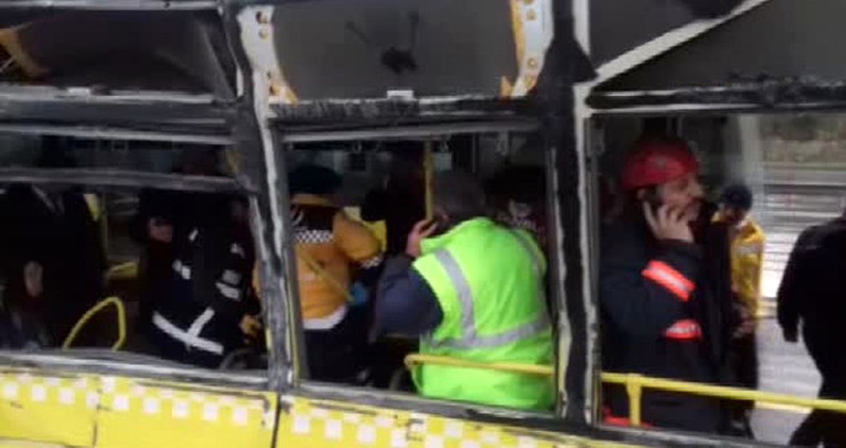 Son Dakika! Servis Aracı Metrobüse Çarptı: 10 Yaralı