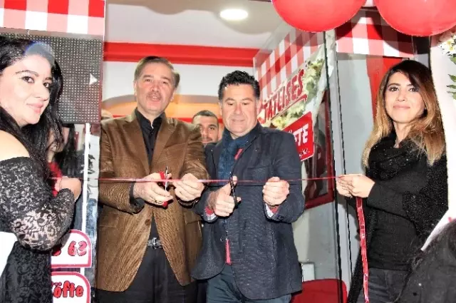 Tatlıses Çiğ Köfte Bodrum'da Açıldı