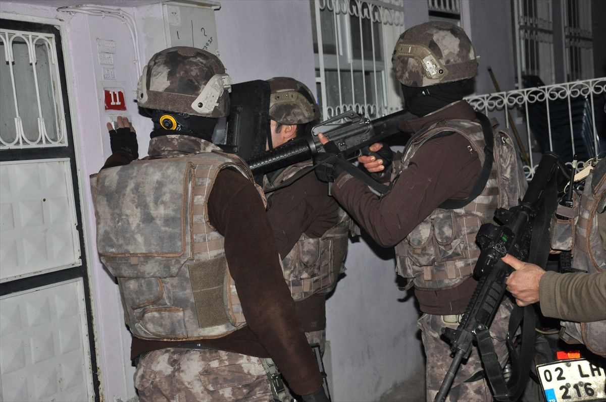 Yurt Genelinde Dev DEAŞ Operasyonu: Gözaltı Sayısı 500'e Yaklaştı
