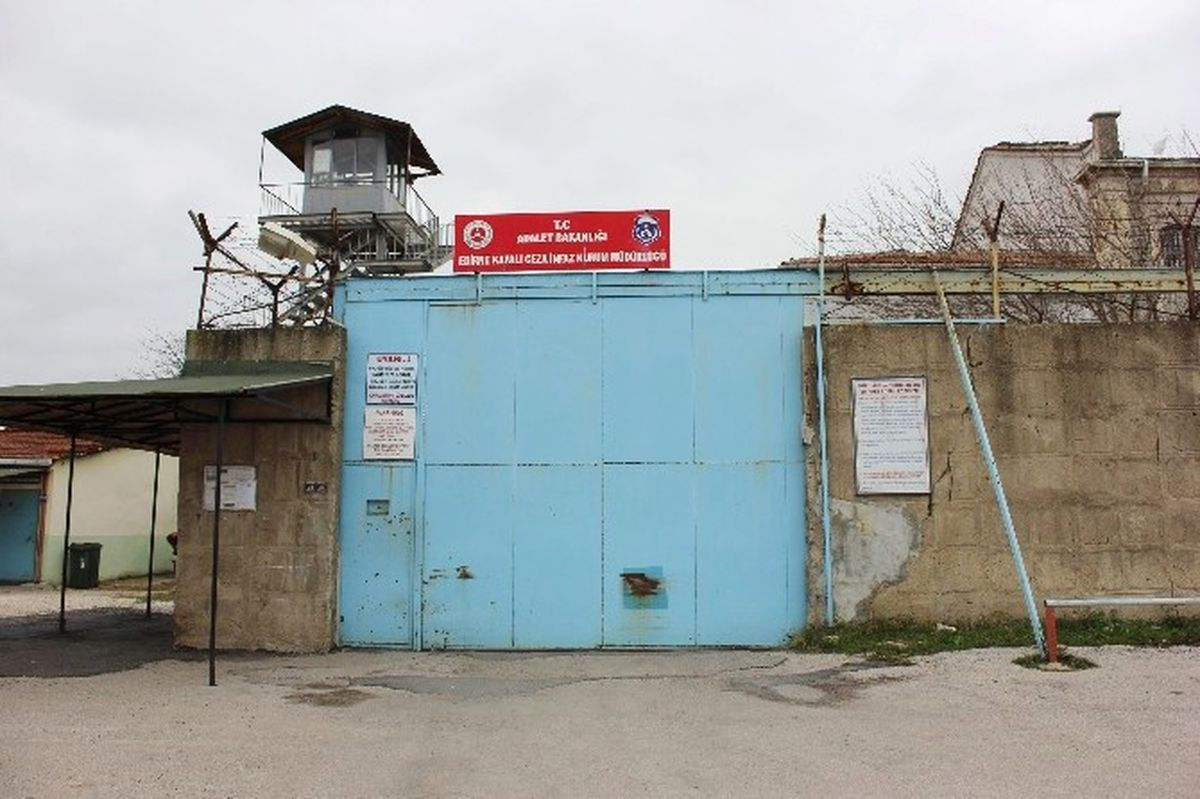 Firar Etmek İsteyen Mahkum 4 Metre Yükseklikten Çakıldı