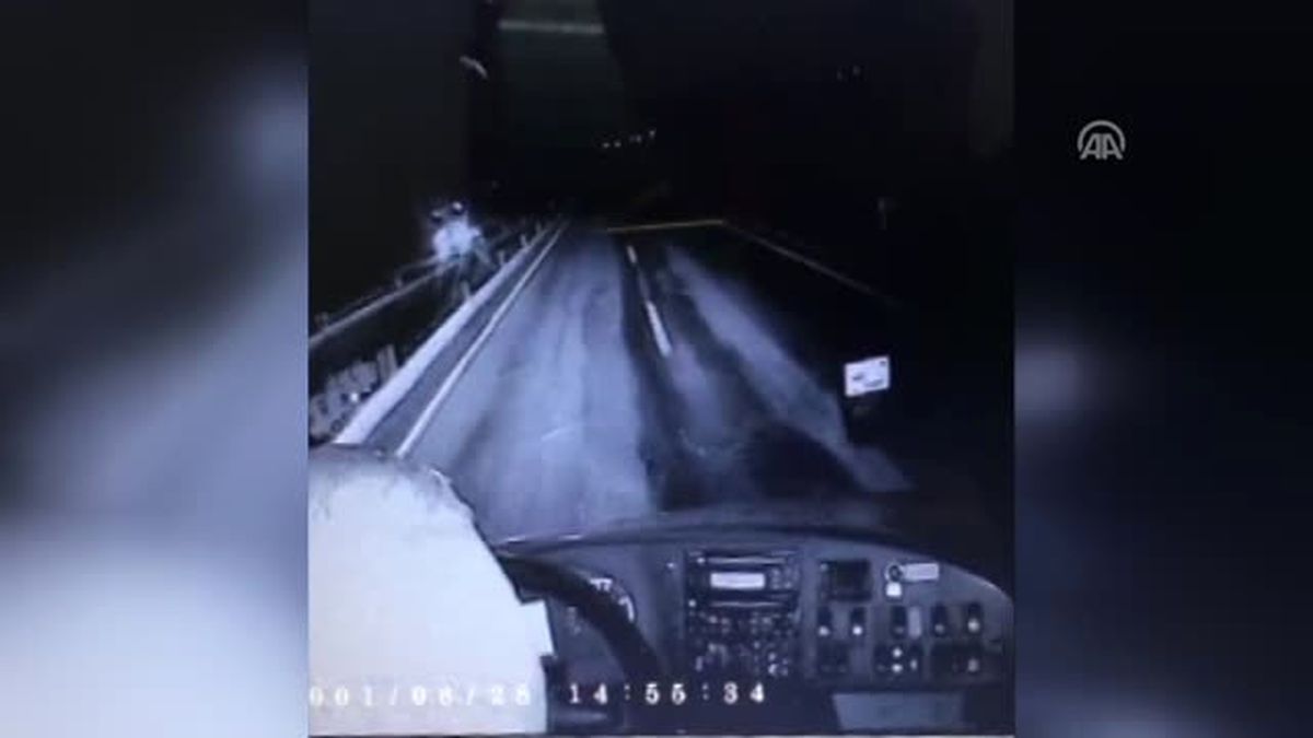 Yolcu Otobüsünün Devrilme Anı Şoför Kamerasına Takıldı
