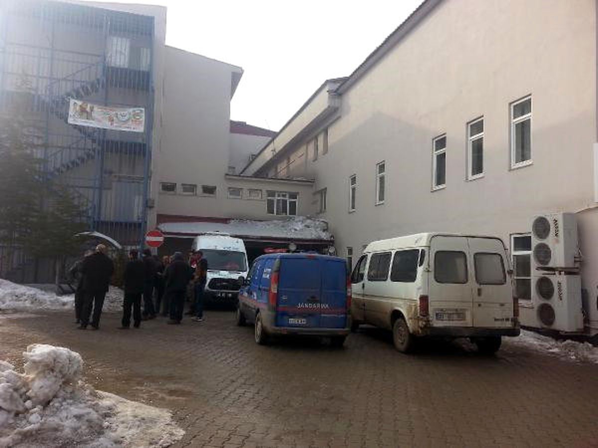 Psikolojik Sorunları Olan Genç, Anne ve Babasını Öldürüp Dayısına Kaçtı
