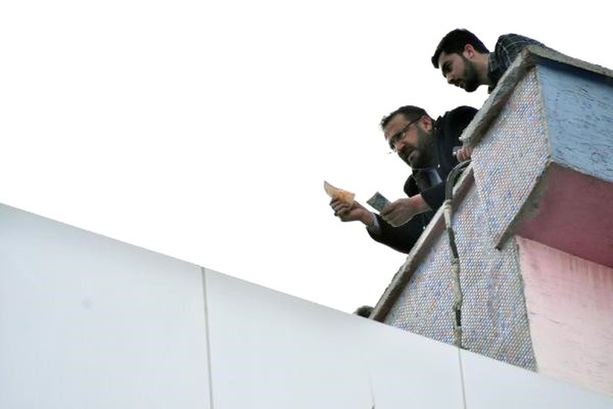 Polis, İntihara Kalkışan Kişiyi 2 Bin 250 TL İle Etkisiz Hale Getirdi