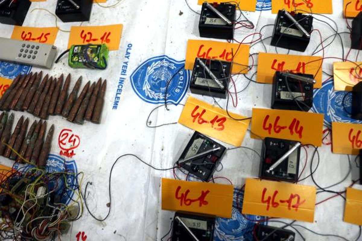 Nusaybin'de PKK'nın Mezarlıktaki Cephaneliği Ele Geçirildi