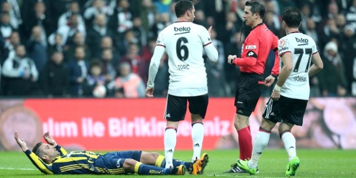 Beşiktaşlı Taraftar, F.Bahçe Maçını Yöneten Ali Palabıyık'tan Şikayetçi Oldu