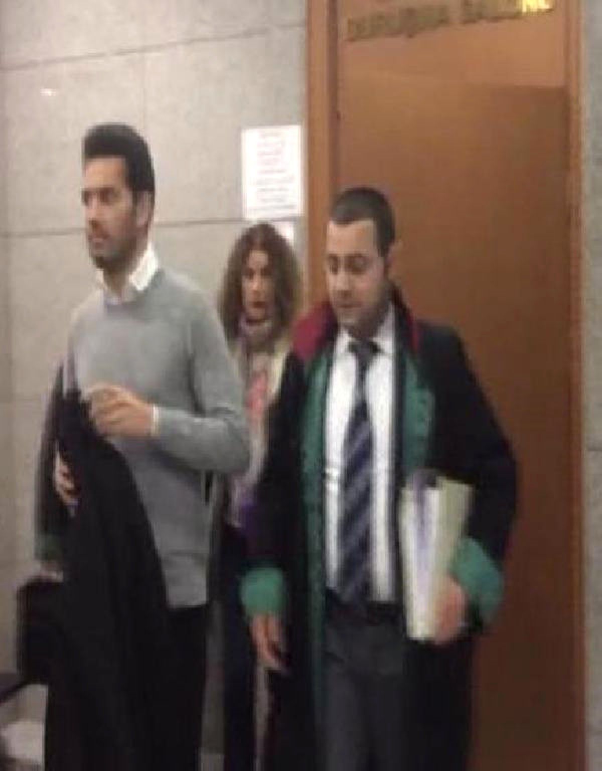 Rüzgar Çetin'e Muşta ile Yaralama Davası! Adliyeden Koşarak Ayrıldı
