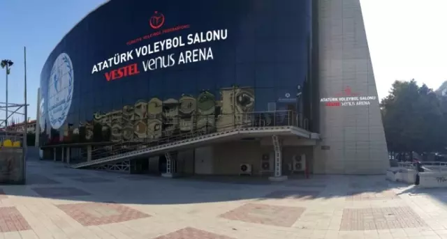 İzmir'deki Voleybol Salonunun Adı Değişti