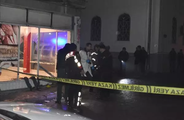 Konya'da İki Grup Arasında Silahlı Kavga: 1 Ölü, 1 Yaralı Konya'da İki Grup Arasında Silahlı Kavga: 1 Ölü, 1 Yaralı