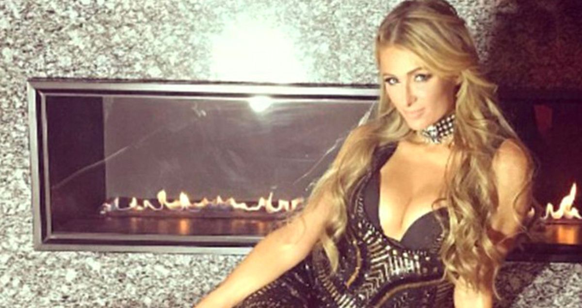 Paris Hilton Instagram'da Göğüs Dekolteli Fotoğraf Paylaştı
