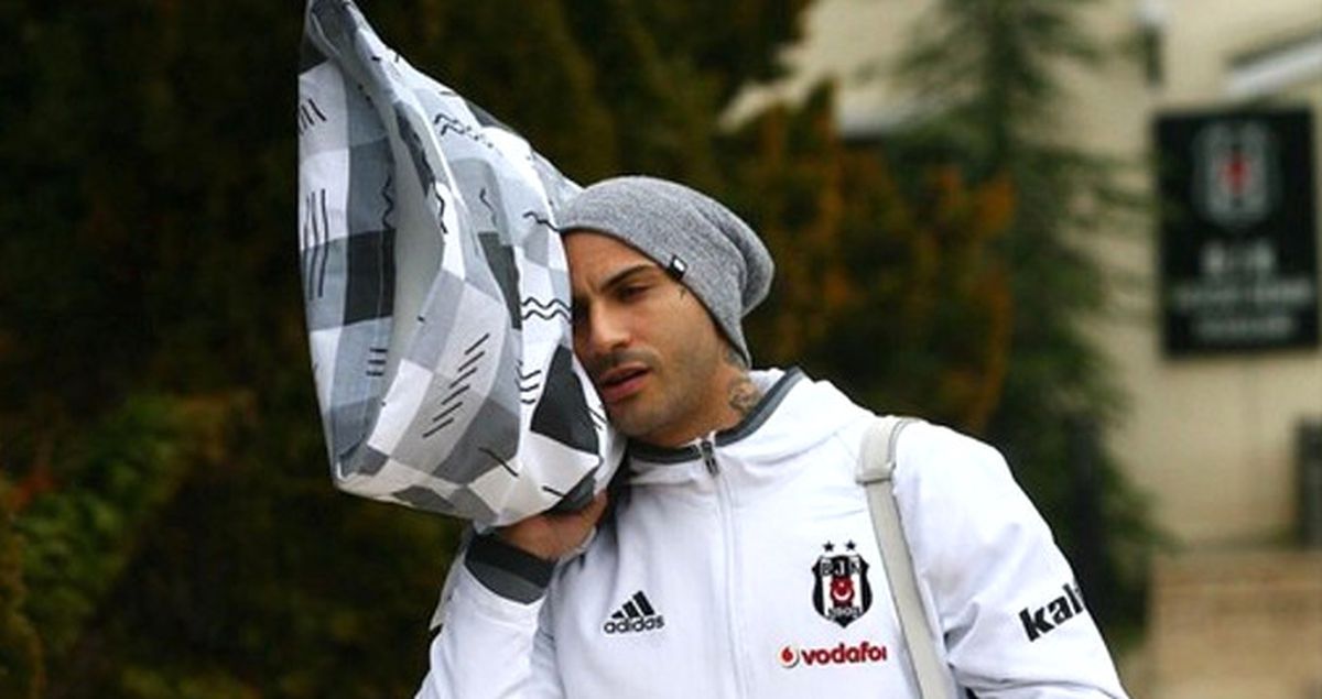 Beşiktaşlı Quaresma ve Marcelo, Karabük Yolculuğu Öncesi Yastıklarla Poz Verdi
