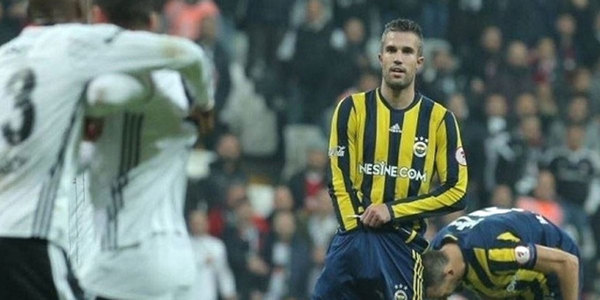 Beşiktaş, Van Persie'yi Derbideki Davranışları Nedeniyle Dava Etti
