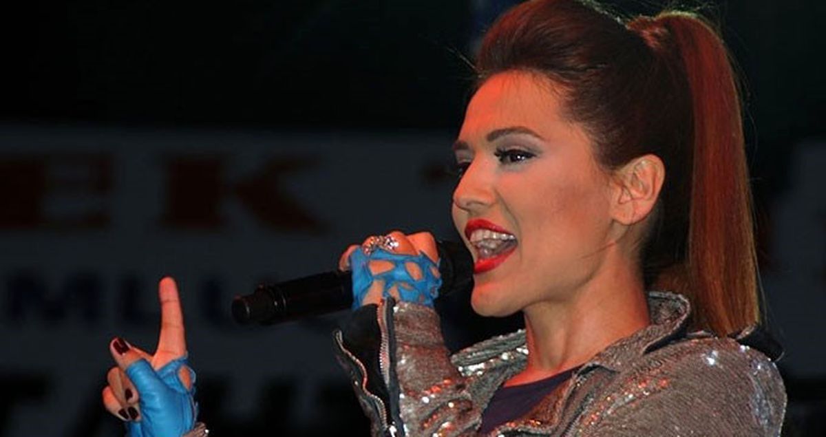 Demet Akalın'ın Yorumu Kafaları Karıştırdı