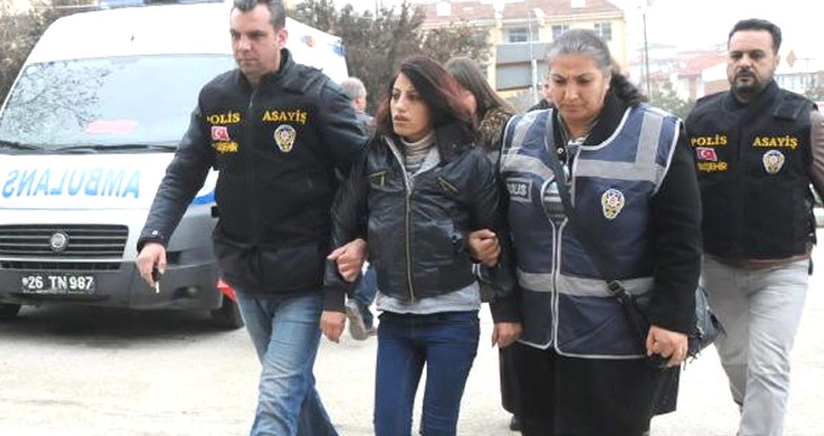 Genç Kadını Öldüresiye Döven Arkadaşları, Polis Tarafından Yakalandı
