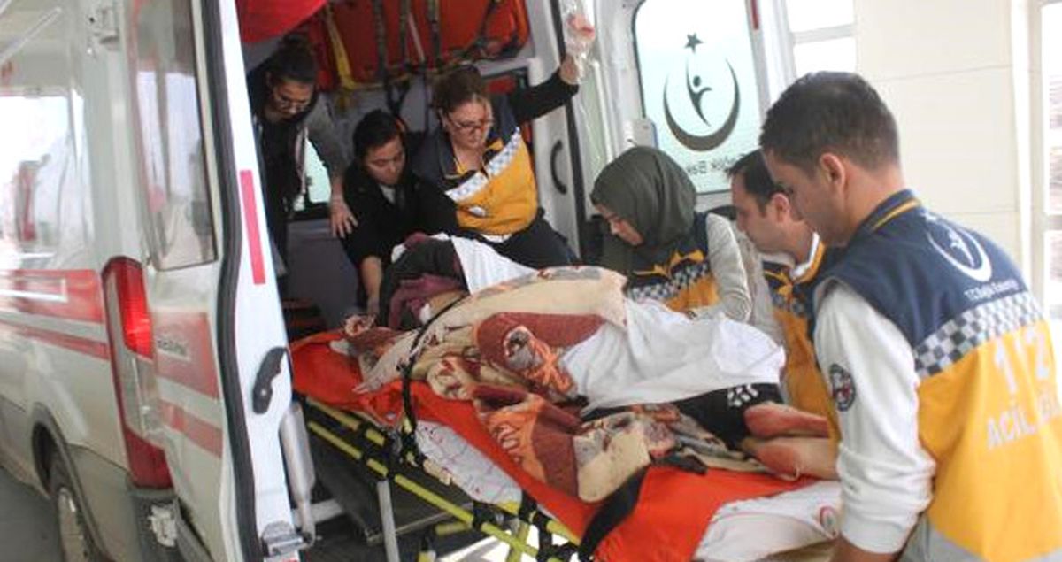 Genç Adam, Kardeşini Odaya Kilitleyip 11 Yerinden Bıçakladı