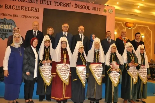 Türkiye'nin Bacıbeylerine Ödül Türkiye'nin Bacıbeylerine Ödül