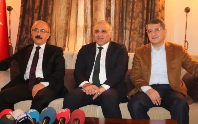 Bakan Elvan: 'Yeni Anayasa ile Engelli Koşu Kalkacak, Engelsiz Koşu Başlayacak' Bakan Elvan: 'Yeni Anayasa ile Engelli Koşu Kalkacak, Engelsiz Koşu Başlayacak'