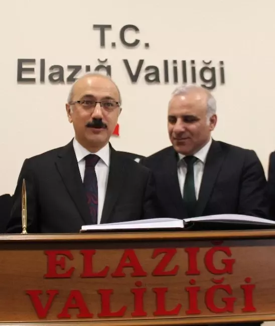 Bakan Elvan: 'Yeni Anayasa ile Engelli Koşu Kalkacak, Engelsiz Koşu Başlayacak' Bakan Elvan: 'Yeni Anayasa ile Engelli Koşu Kalkacak, Engelsiz Koşu Başlayacak'