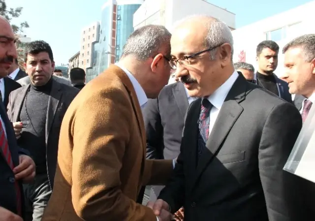 Bakan Elvan: 'Yeni Anayasa ile Engelli Koşu Kalkacak, Engelsiz Koşu Başlayacak' Bakan Elvan: 'Yeni Anayasa ile Engelli Koşu Kalkacak, Engelsiz Koşu Başlayacak'