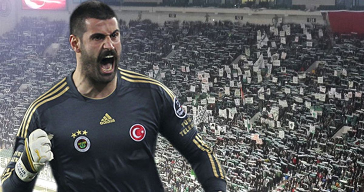 Bursasporlu Taraftarlar, Volkan Demirel'e Yabancı Madde Yağdırdı