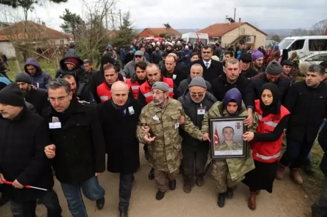 El-Bab Şehidi Ömer Akkuş'u Son Yolculuğuna Binler Uğurladı El-Bab Şehidi Ömer Akkuş'u Son Yolculuğuna Binler Uğurladı