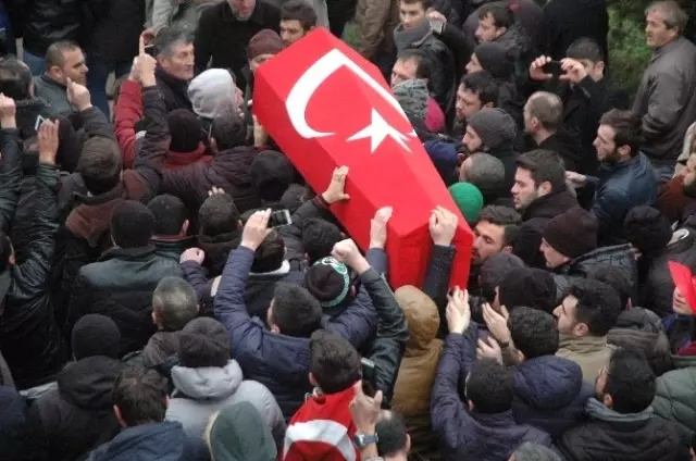 El-Bab Şehidi Ömer Akkuş'u Son Yolculuğuna Binler Uğurladı El-Bab Şehidi Ömer Akkuş'u Son Yolculuğuna Binler Uğurladı
