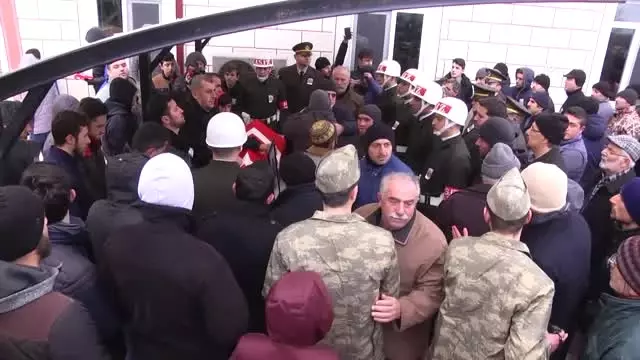 Fırat Kalkanı Harekatı - Şehit Sözleşmeli Tankçı Er Akkuş'un Cenazesi Fırat Kalkanı Harekatı - Şehit Sözleşmeli Tankçı Er Akkuş'un Cenazesi