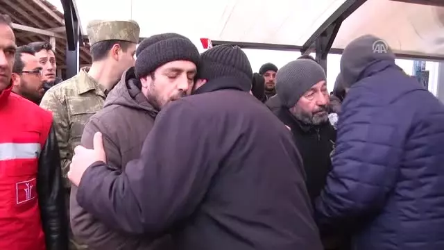 Fırat Kalkanı Harekatı - Şehit Sözleşmeli Tankçı Er Akkuş'un Cenazesi Fırat Kalkanı Harekatı - Şehit Sözleşmeli Tankçı Er Akkuş'un Cenazesi