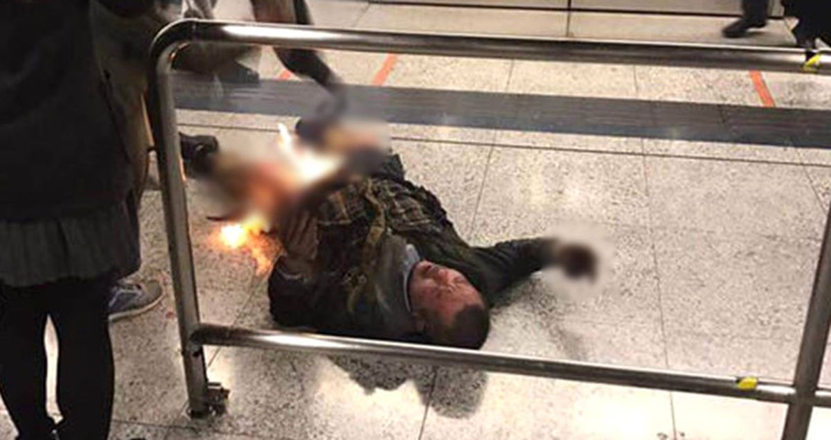 Hong Kong'da Metroya Molotof Atıldı: 17 Yolcu Yanarak Yaralandı