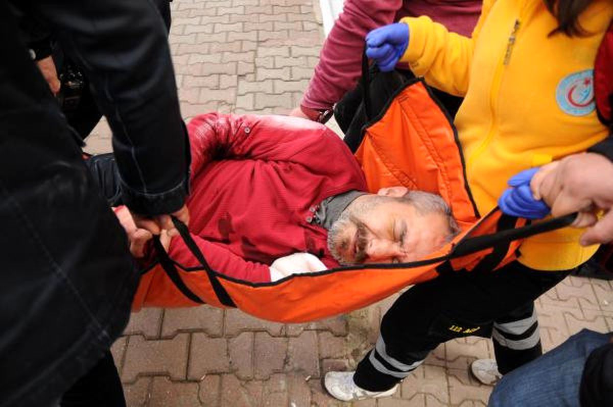 İntihara Kalkışan Emekli Astsubayı, Polis Kolundan Vurup Kurtardı