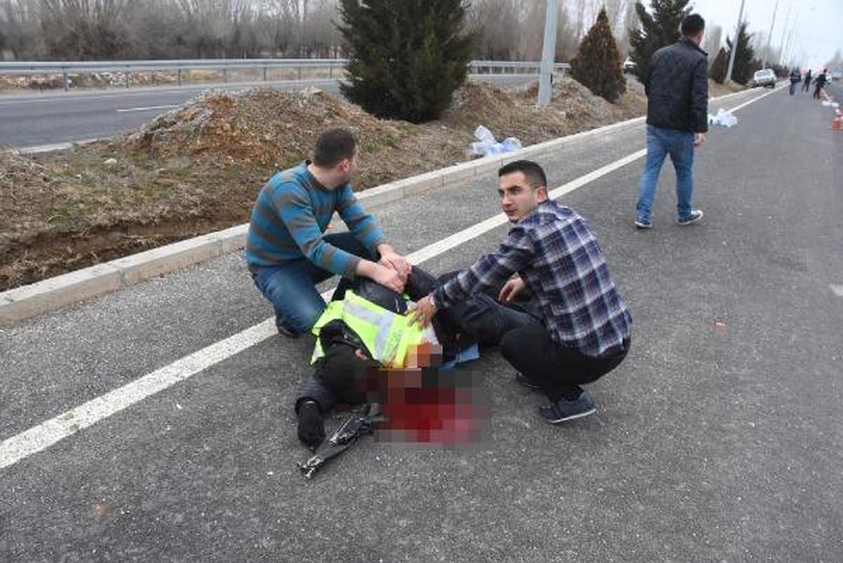 Kütahya'da Yol Denetiminde Görevli 1 Polise Araç Çarptı