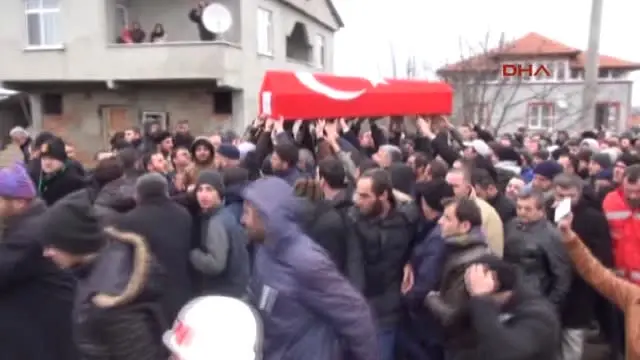 Sakarya El Bab Şehidini 10 Bin Kişi Son Yolculuğuna Uğurladı Sakarya El Bab Şehidini 10 Bin Kişi Son Yolculuğuna Uğurladı